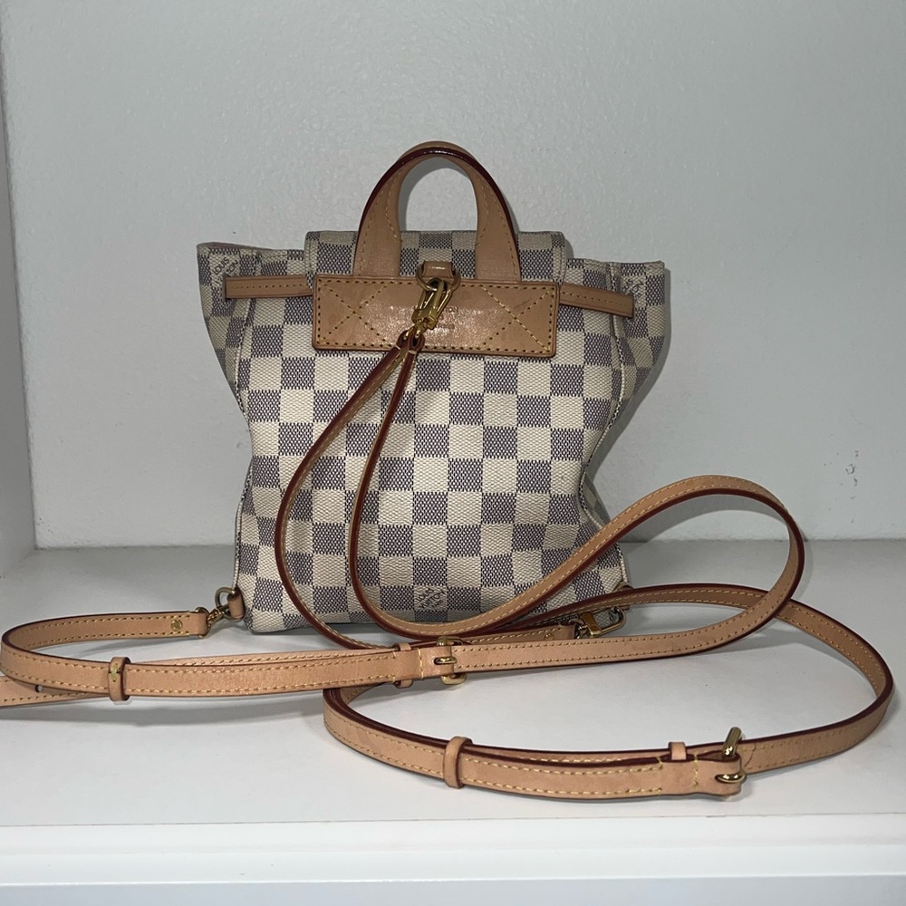 Louis Vuitton - Picture 6 of 7